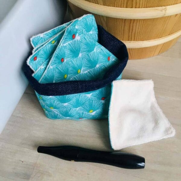Kit carrés démaquillants plumeaux verts et panière