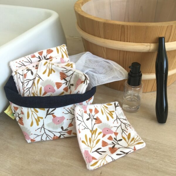 kit carrés démaquillant lavables imprimé grues huppées avec pochon de lavage et panière de rangement