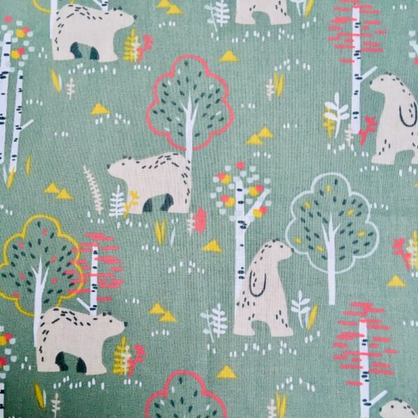 Motifs enfants, ours dans une foret de bouleaux