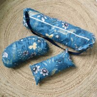 Sac-a-tapis-de-yoga-zafu demie lune et coussin de voyage fleurs de lotus scaled