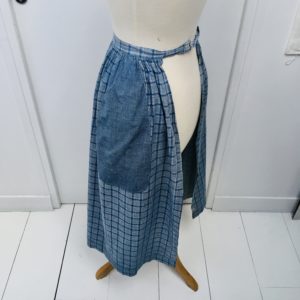 Tablier ancien à carreau 1