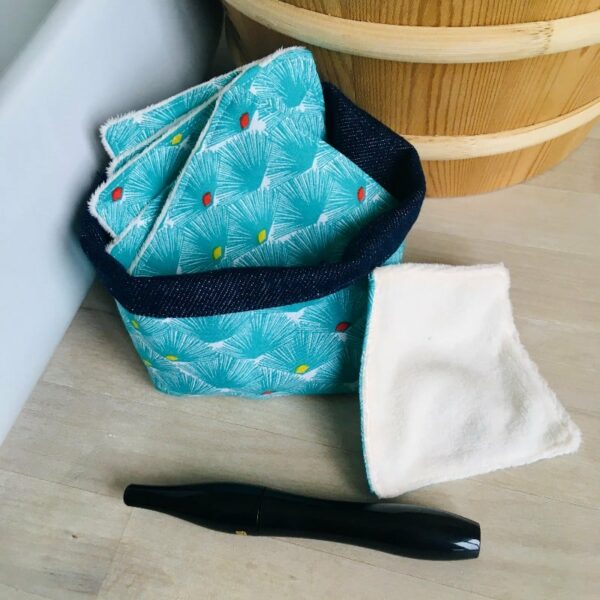 Kit carrés démaquillants plumeaux verts et panière