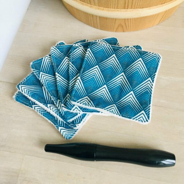 carrés démaquillants chevron bleus